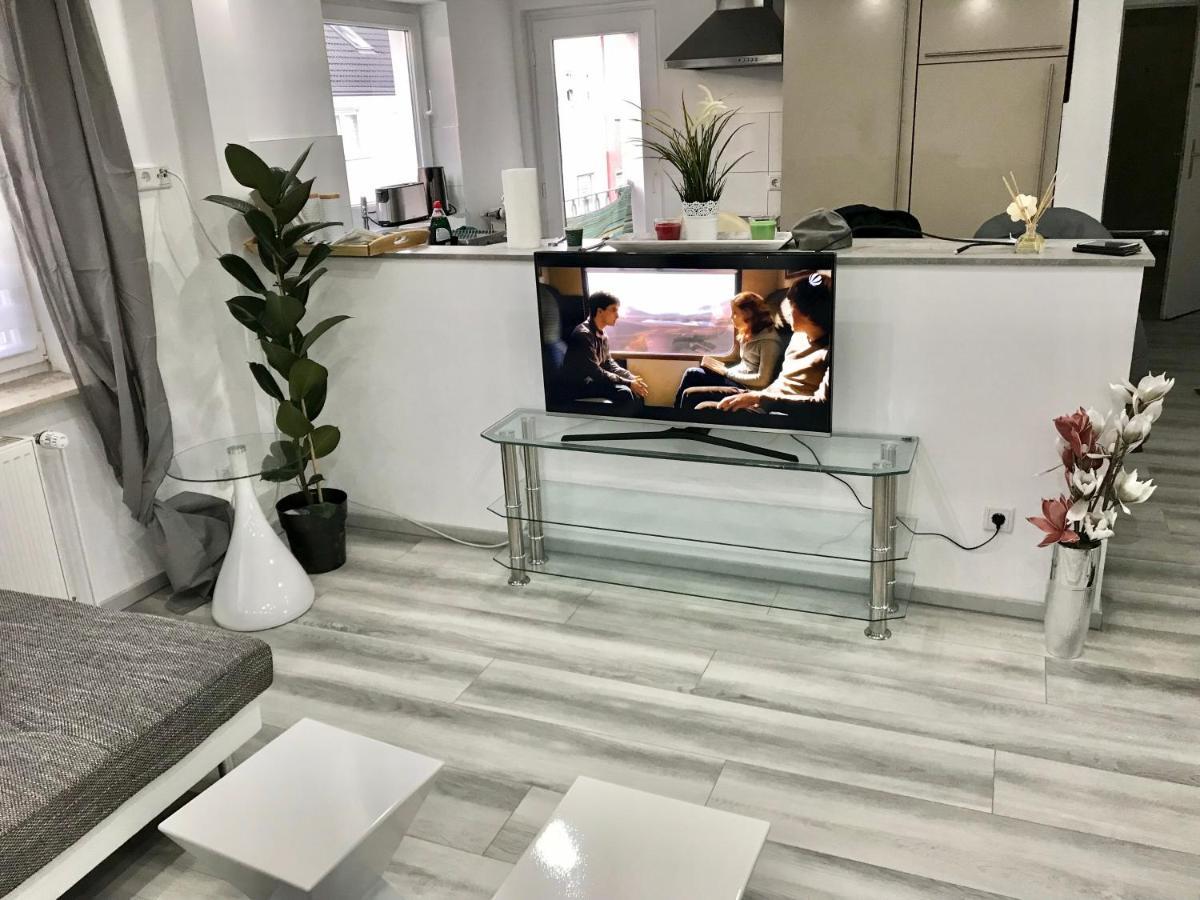 Aparts House - Balkon-Wifi-Kitchen Essen Luaran gambar