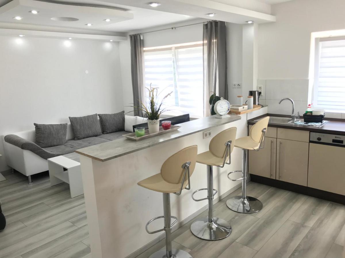Aparts House - Balkon-Wifi-Kitchen Essen Luaran gambar