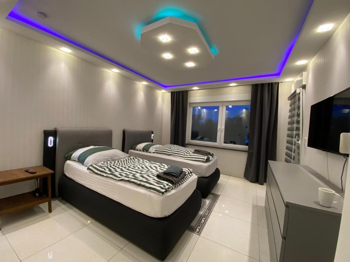 Aparts House - Balkon-Wifi-Kitchen Essen Luaran gambar