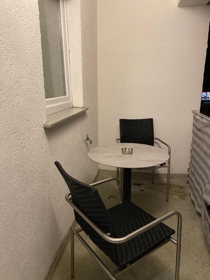 Aparts House - Balkon-Wifi-Kitchen Essen Luaran gambar