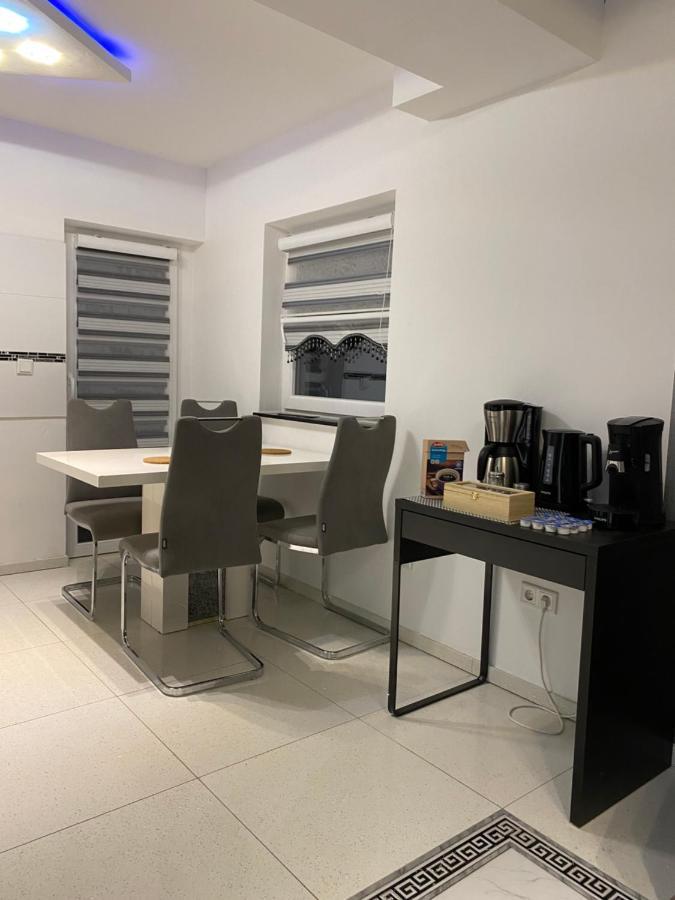 Aparts House - Balkon-Wifi-Kitchen Essen Luaran gambar
