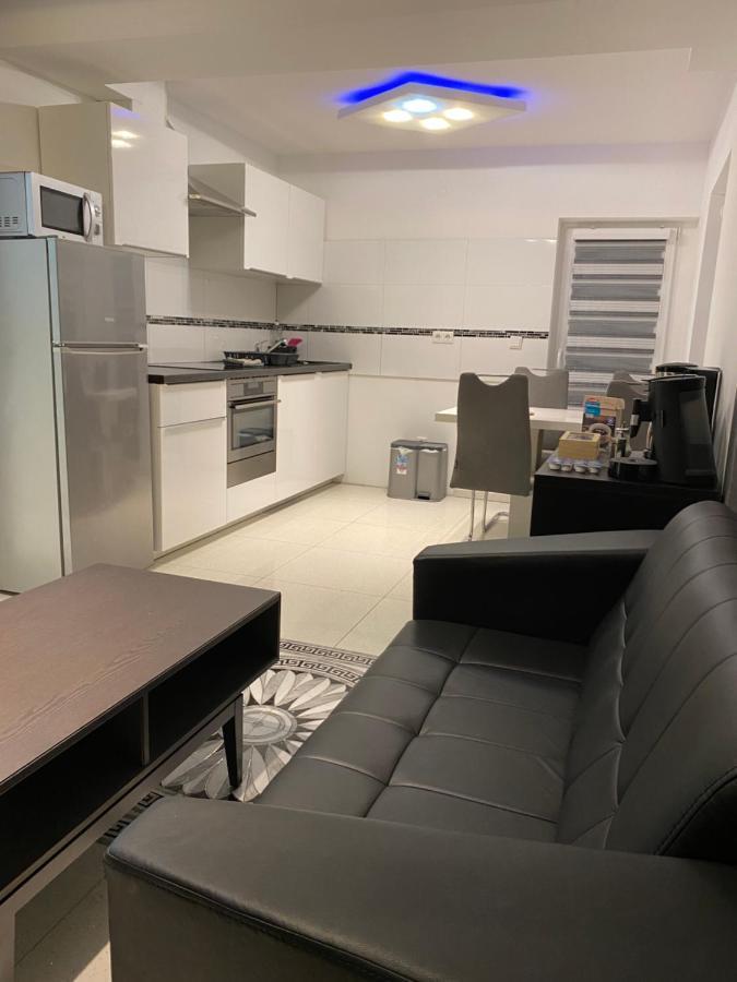 Aparts House - Balkon-Wifi-Kitchen Essen Luaran gambar