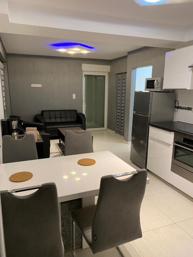 Aparts House - Balkon-Wifi-Kitchen Essen Luaran gambar