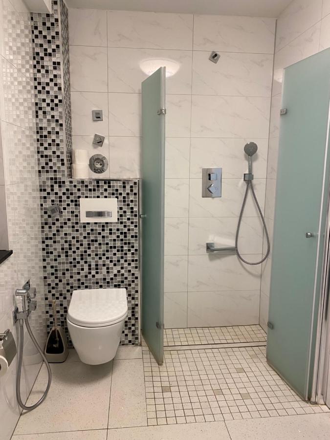 Aparts House - Balkon-Wifi-Kitchen Essen Luaran gambar