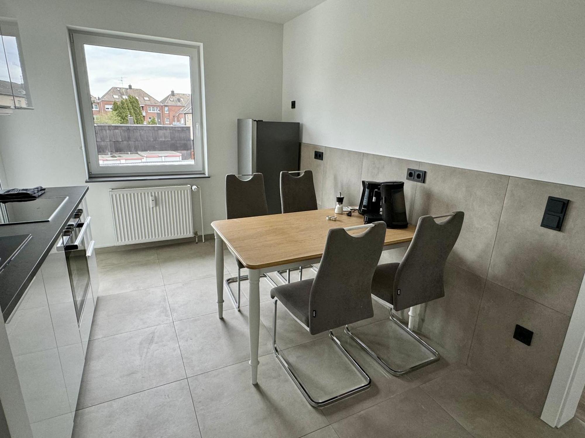 Aparts House - Balkon-Wifi-Kitchen Essen Luaran gambar