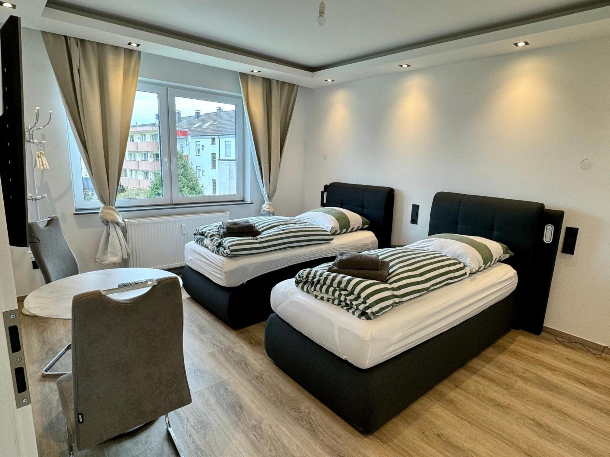 Aparts House - Balkon-Wifi-Kitchen Essen Luaran gambar