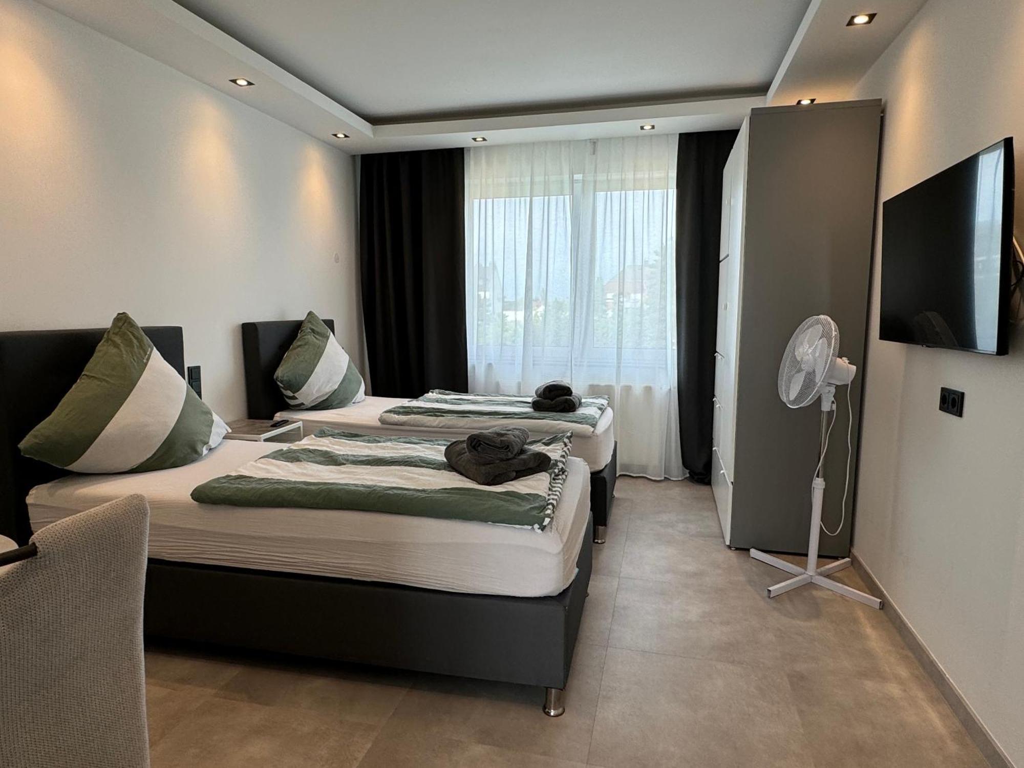 Aparts House - Balkon-Wifi-Kitchen Essen Luaran gambar