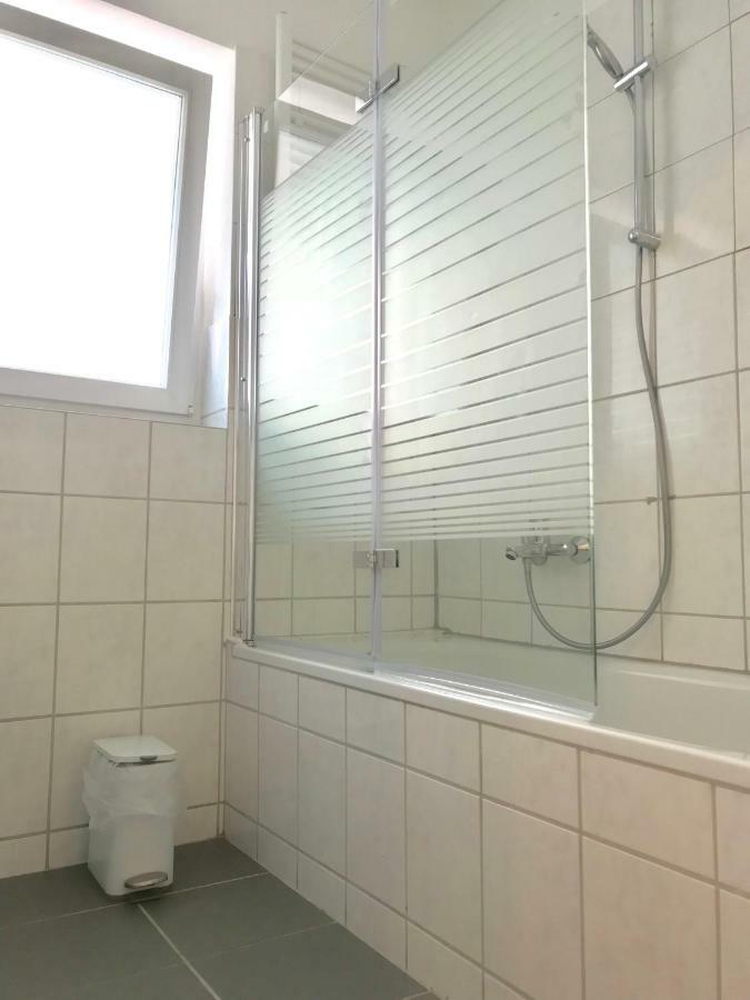 Aparts House - Balkon-Wifi-Kitchen Essen Luaran gambar
